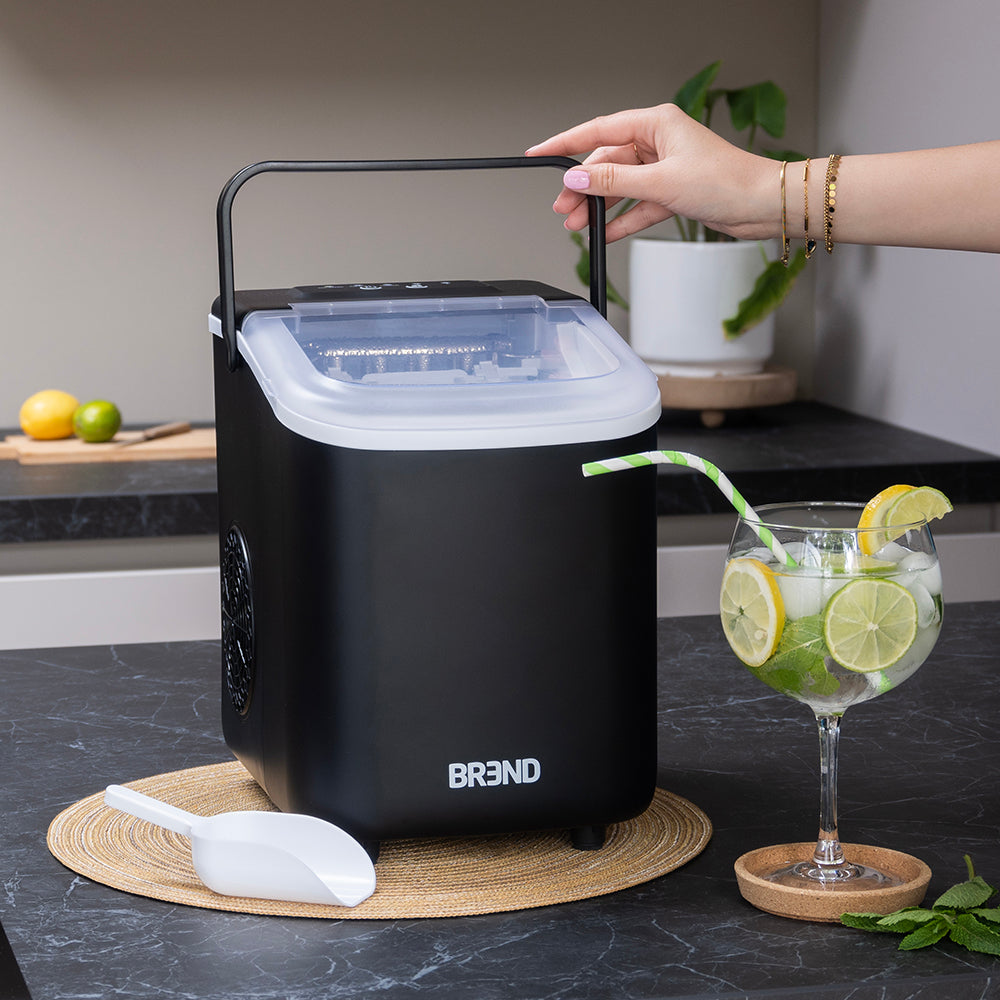 IJsblokjesmachine met Schep