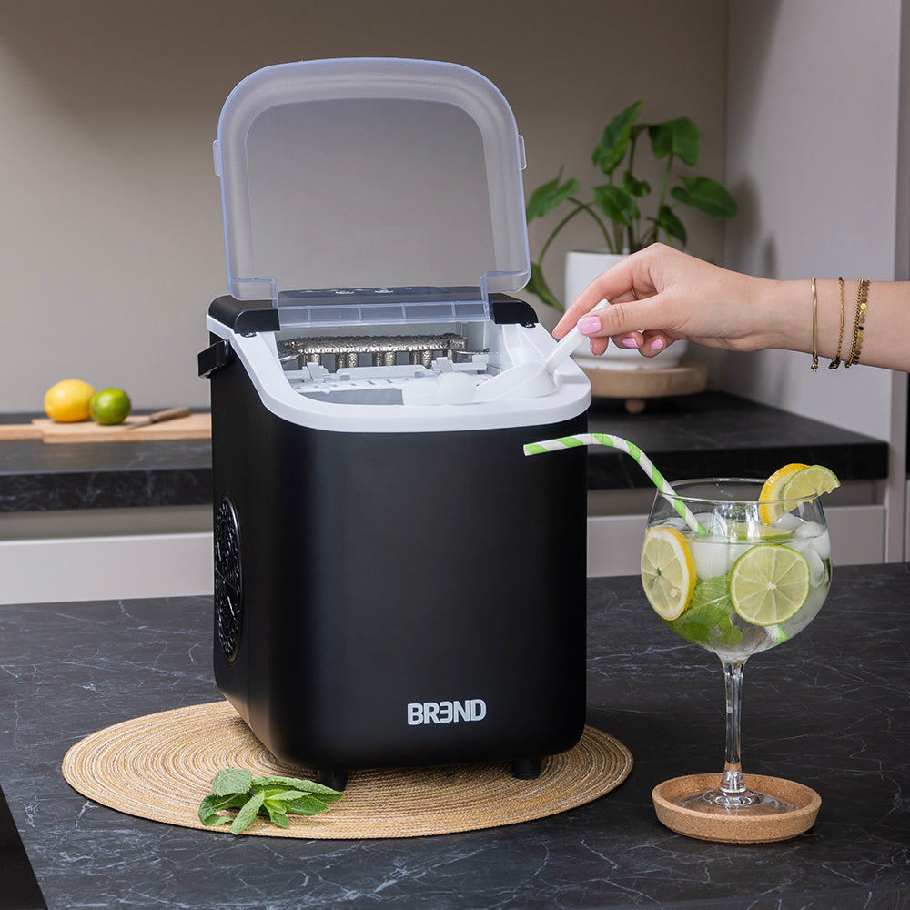 IJsblokjesmachine met Schep