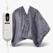 Poncho chauffant électrique gris à boutons-pression, à côté de la télécommande à écran
