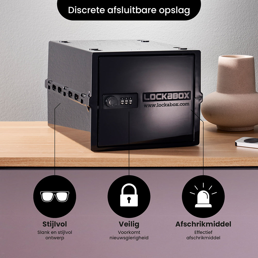 Lockabox One noire sur un meuble en bois, rangement verrouillable discret : élégante, sûre et dissuasive
